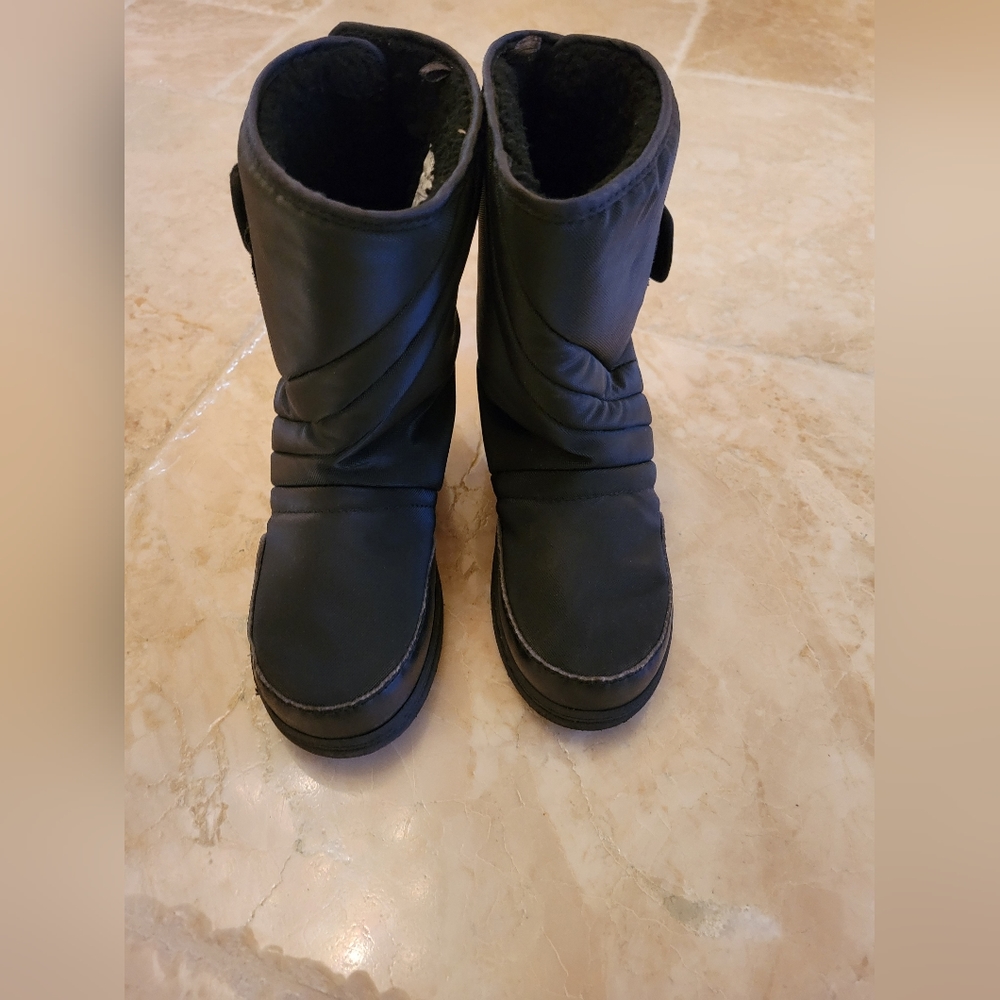 Snow boots